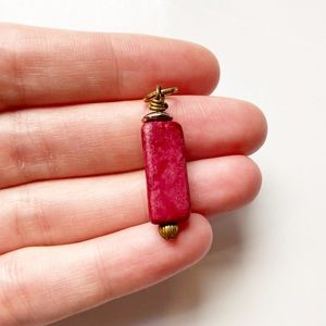 Vintage fuchsia pink stone jewelry pendant charm